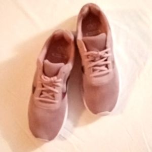 Women's walking shoes